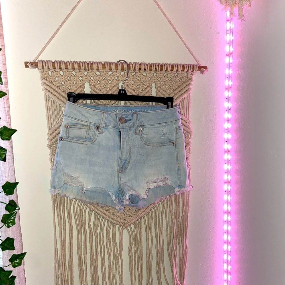 Light Wash Hi Rise Shortie Jean Shorts
Size 00